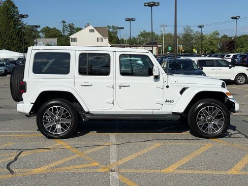 Used 2023 Jeep Wrangler Unlimited Sahara AWD/4WD image 7