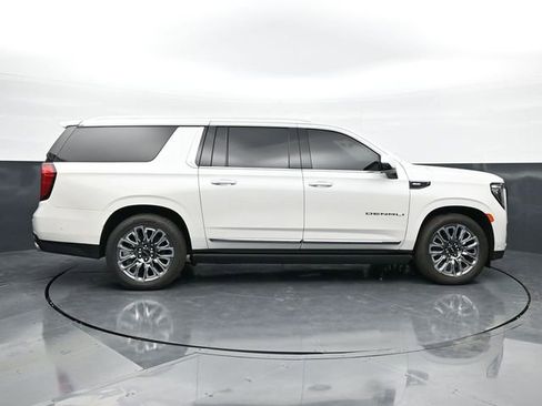 Used 2023 GMC Yukon XL Denali Ultimate image 8