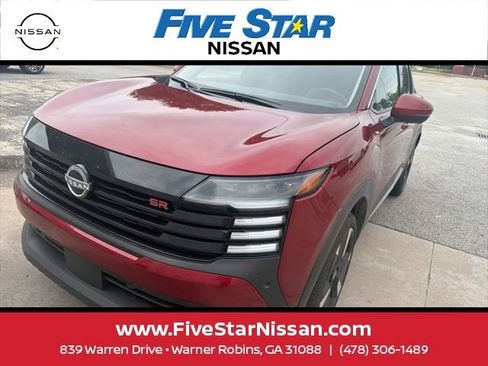 Used 2025 Nissan Kicks SR w/ SR Premium Package FWD image 18