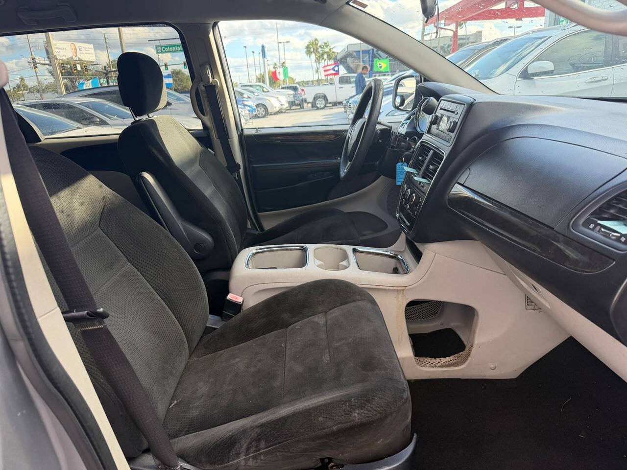 Used 2016 Dodge Grand Caravan SXT FWD image 9
