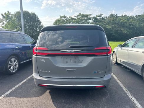 Used 2021 Chrysler Pacifica Touring-L FWD image 13