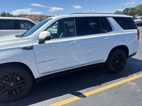 Used 2021 GMC Yukon Denali w/ Denali Premium Package AWD/4WD image 2