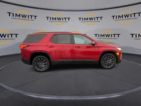Used 2023 Chevrolet Traverse RS image 2