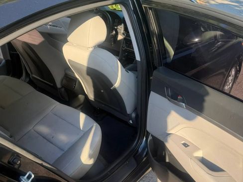 Used 2017 Hyundai Elantra SE FWD image 15