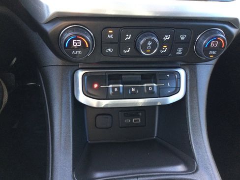 Used 2023 GMC Acadia SLT image 19