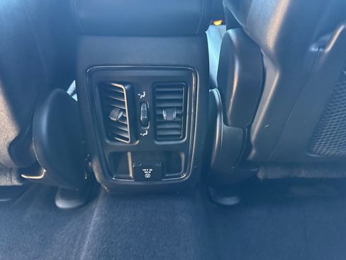 Used 2020 Jeep Grand Cherokee Altitude AWD/4WD image 33