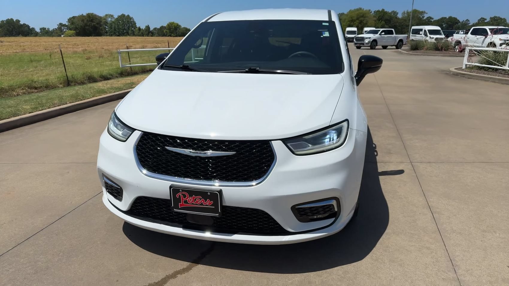 Used 2025 Chrysler Pacifica Select FWD image 4