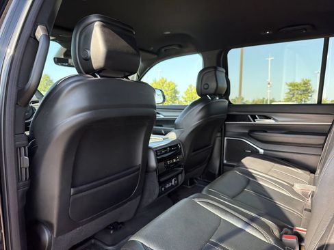 Used 2024 Jeep Wagoneer Series II w/ Flexible Seating Group RWD image 13