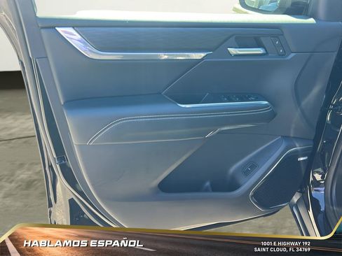 Used 2025 GMC Acadia Elevation image 12