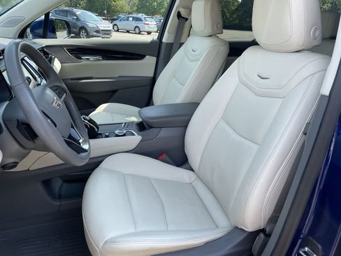Used 2023 Cadillac XT6 Premium Luxury w/ Technology Package AWD/4WD image 12