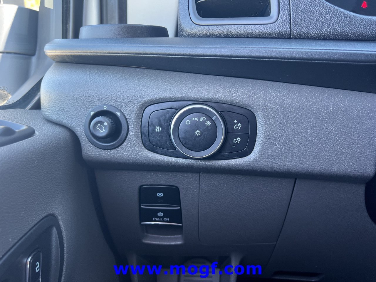 Used 2025 Ford Transit 250 Low Roof w/ Exterior Upgrade Package RWD image 17