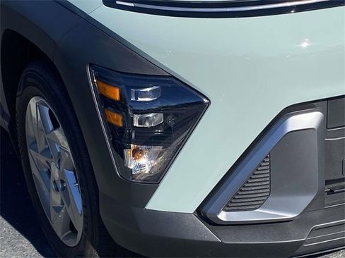 Used 2025 Hyundai Kona SE image 5