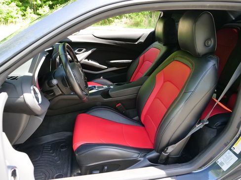 Used 2022 Chevrolet Camaro LT RWD image 3