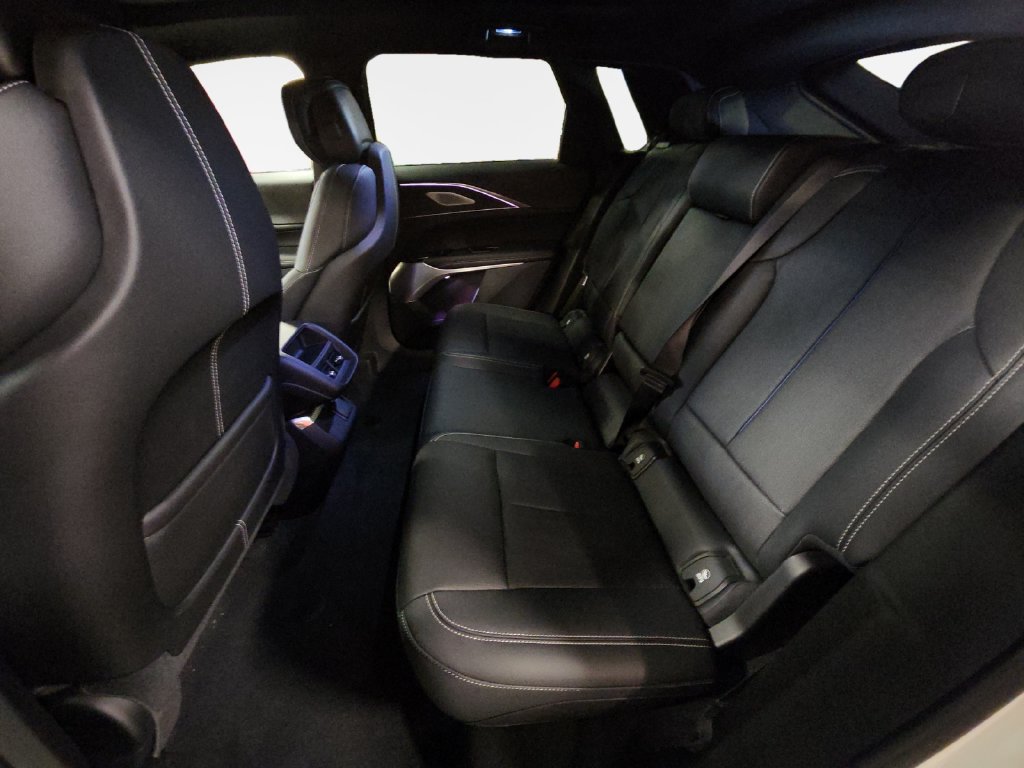 Certified 2024 Cadillac Lyriq Luxury AWD/4WD image 24