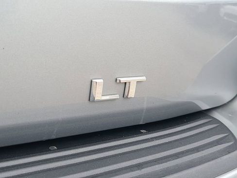 Used 2024 Chevrolet Suburban LT RWD image 10