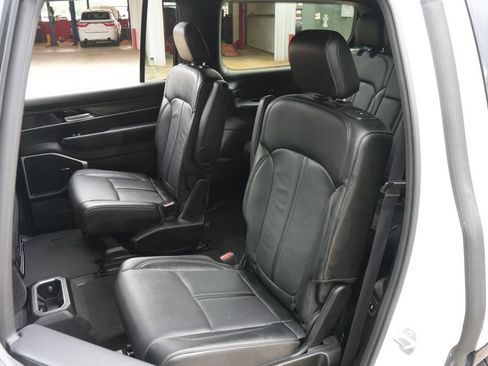 Used 2024 Jeep Wagoneer Series III AWD/4WD image 18