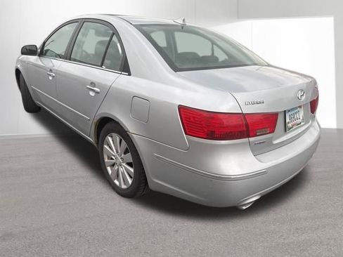 Used 2010 Hyundai Sonata Limited w/ Navigation Pkg 6 image 3