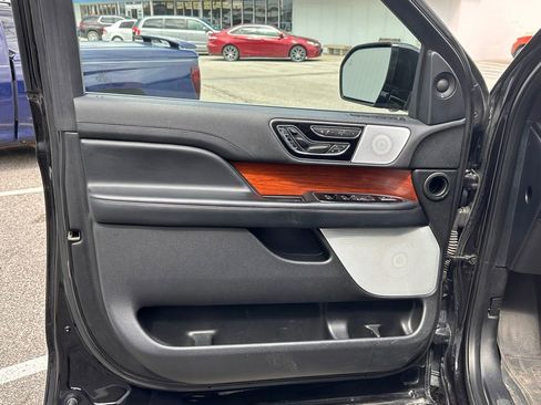 Used 2019 Lincoln Navigator L Reserve AWD/4WD image 12
