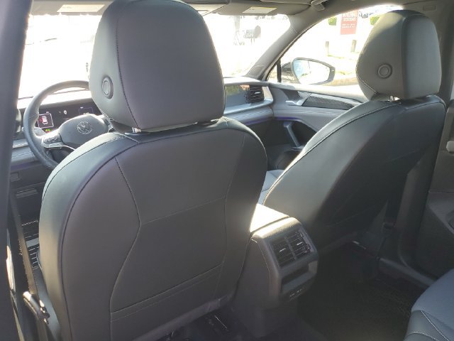 Certified 2025 Volkswagen Tiguan SE R-Line FWD image 19