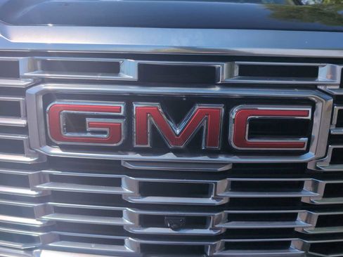 Used 2025 GMC Yukon Denali AWD/4WD image 34