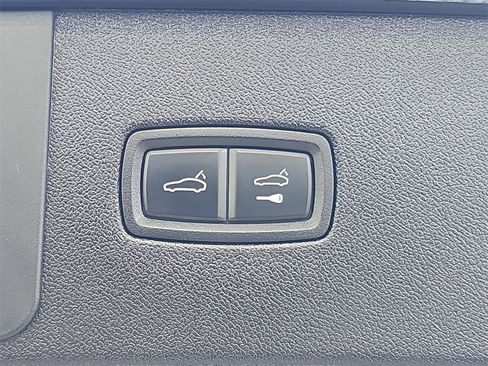 Used 2022 Porsche Cayenne image 17
