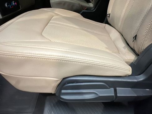 Used 2023 Ford Expedition Limited image 14