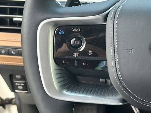 Used 2025 INFINITI QX80 Sensory AWD/4WD image 21
