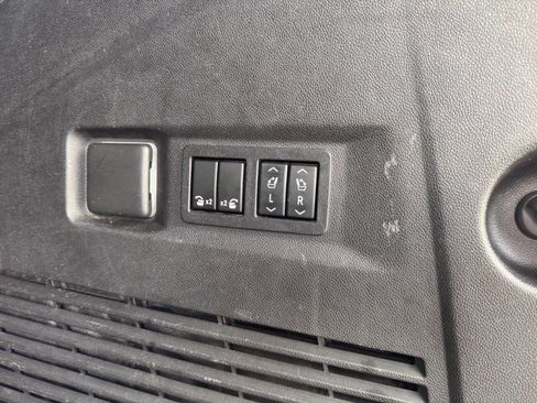 Used 2021 GMC Yukon Denali w/ Denali Premium Package image 7