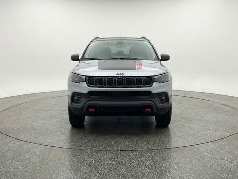 Used 2025 Jeep Compass Trailhawk AWD/4WD image 2
