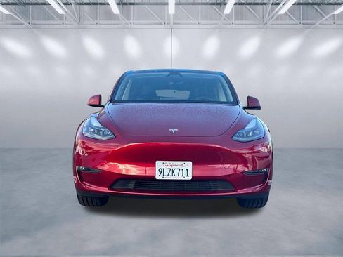 Used 2024 Tesla Model Y Long Range AWD/4WD image 2