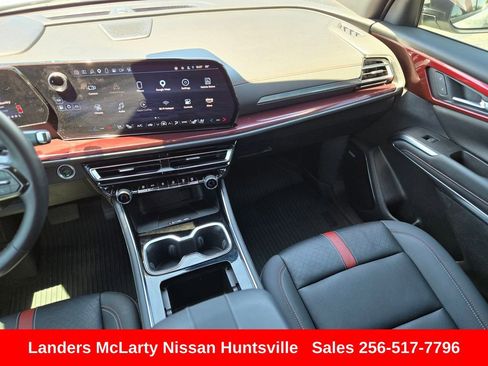 Used 2024 Chevrolet Traverse RS w/ LPO, Floor Liner Package FWD image 16
