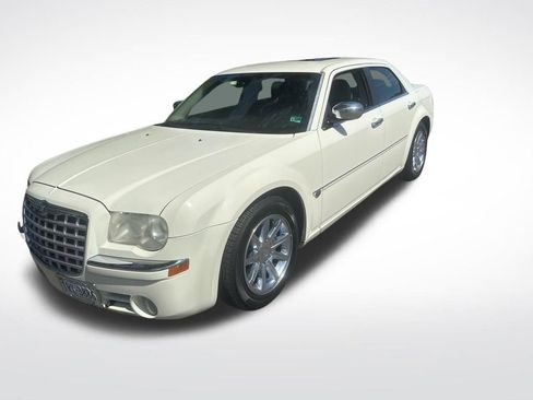 Used 2006 Chrysler 300 C w/ Navigation & Sound Group II RWD image 32