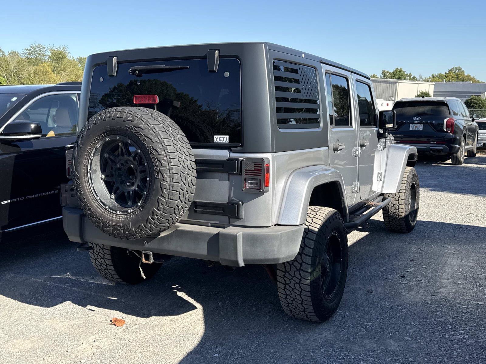 Used 2015 Jeep Wrangler Unlimited Rubicon w/ Connectivity Group AWD/4WD image 4