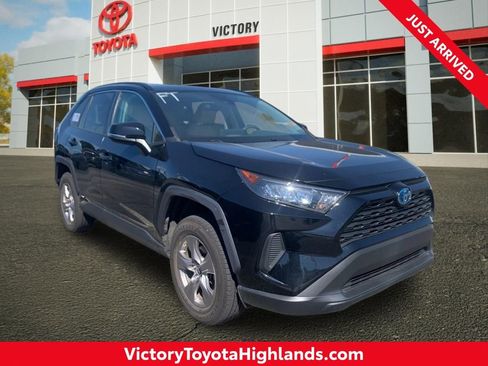 Used 2022 Toyota RAV4 LE AWD/4WD image 1
