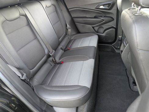 Used 2025 Chevrolet Trax LT w/ LT Convenience Package image 26