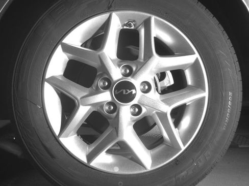 Used 2025 Kia Soul LX w/ LX Technology Package FWD image 14