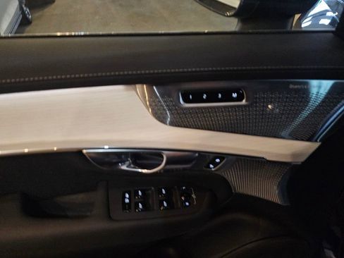 Certified 2025 Volvo XC90 B6 Ultra image 19