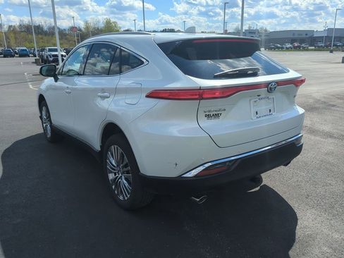 Used 2024 Toyota Venza XLE AWD/4WD image 6