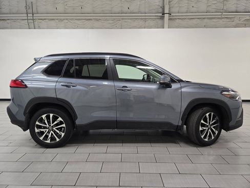 Used 2022 Toyota Corolla Cross XLE image 17
