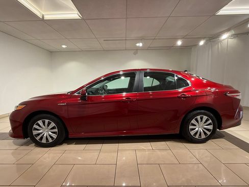 Used 2019 Toyota Camry LE FWD image 2