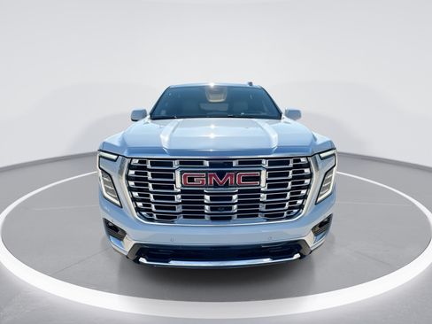 New 2026 GMC Yukon Denali w/ Advanced Technology Package AWD/4WD image 3
