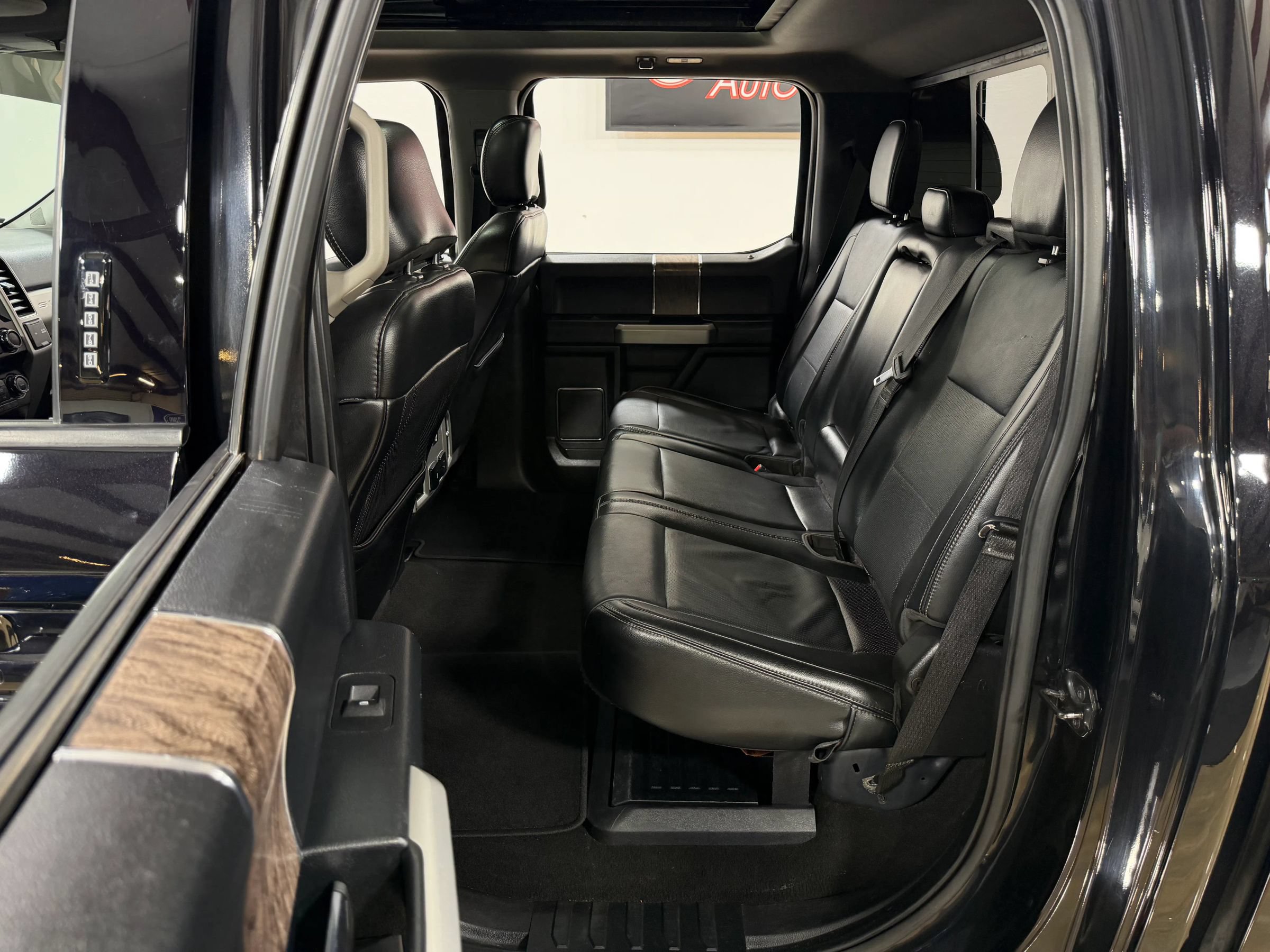 Used 2019 Ford F250 Lariat w/ Lariat Ultimate Package AWD/4WD image 17