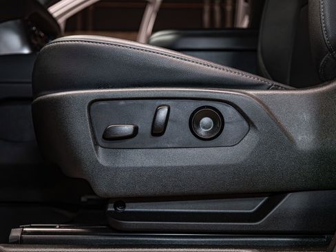 Used 2021 Chevrolet Tahoe LT w/ LT Signature Plus Package image 22