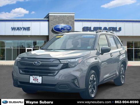 Used 2025 Subaru Forester Premium image 2