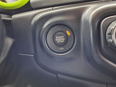 Used 2019 Jeep Wrangler Unlimited Sahara AWD/4WD image 13