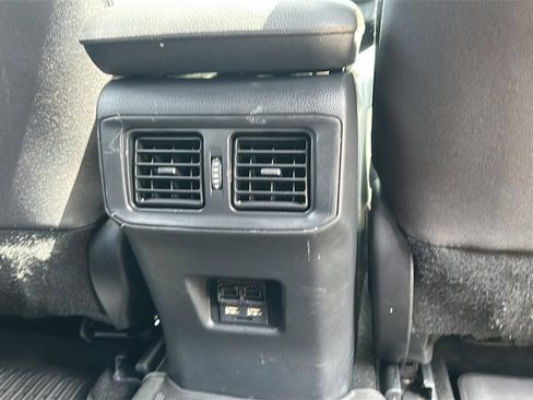 Used 2021 Toyota RAV4 SE image 17