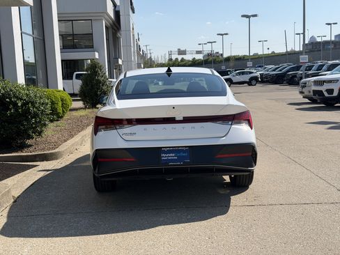 Certified 2025 Hyundai Elantra SEL FWD image 6