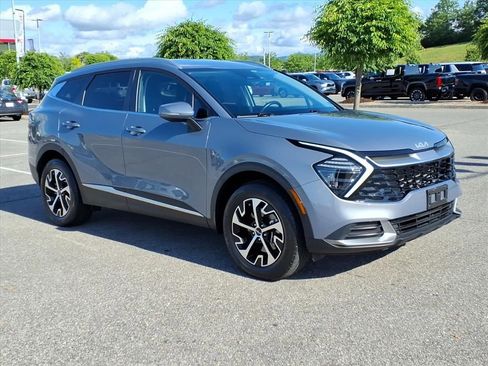 Used 2024 Kia Sportage EX AWD/4WD image 2