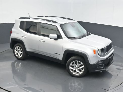 Used 2015 Jeep Renegade Latitude AWD/4WD image 16