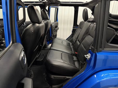 Used 2022 Jeep Wrangler Unlimited Sahara w/ Cold Weather Group AWD/4WD image 44